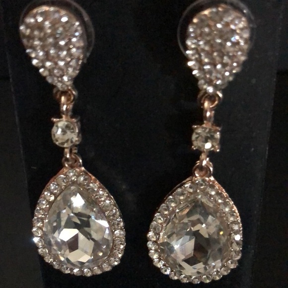 Rhine stone tear drop blinged out earrings​ - Picture 2 of 4